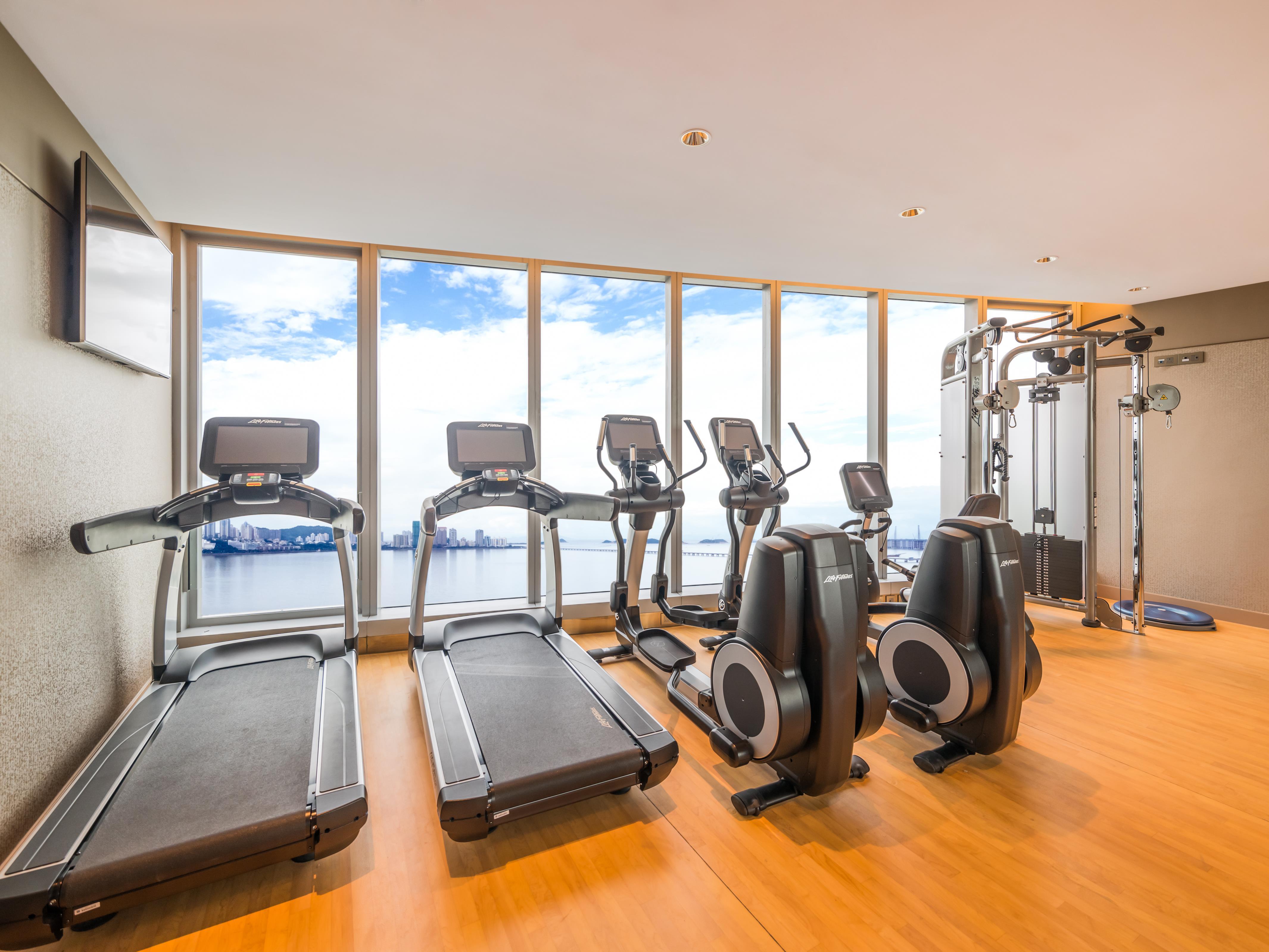 Crowne Plaza Macau By Ihg Hotel Ngoại thất bức ảnh The gym at the hotel