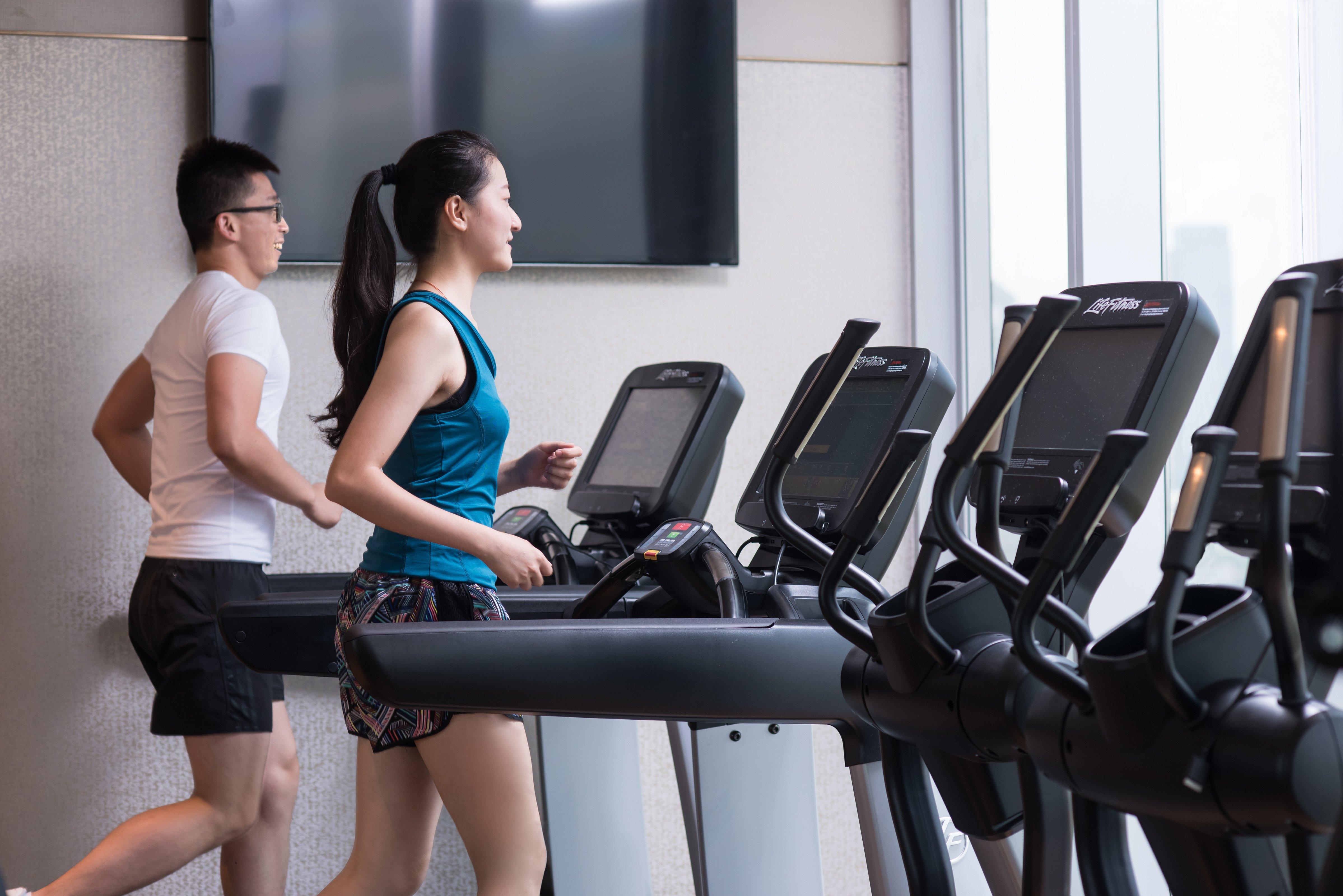 Crowne Plaza Macau By Ihg Hotel Ngoại thất bức ảnh People running on treadmills
