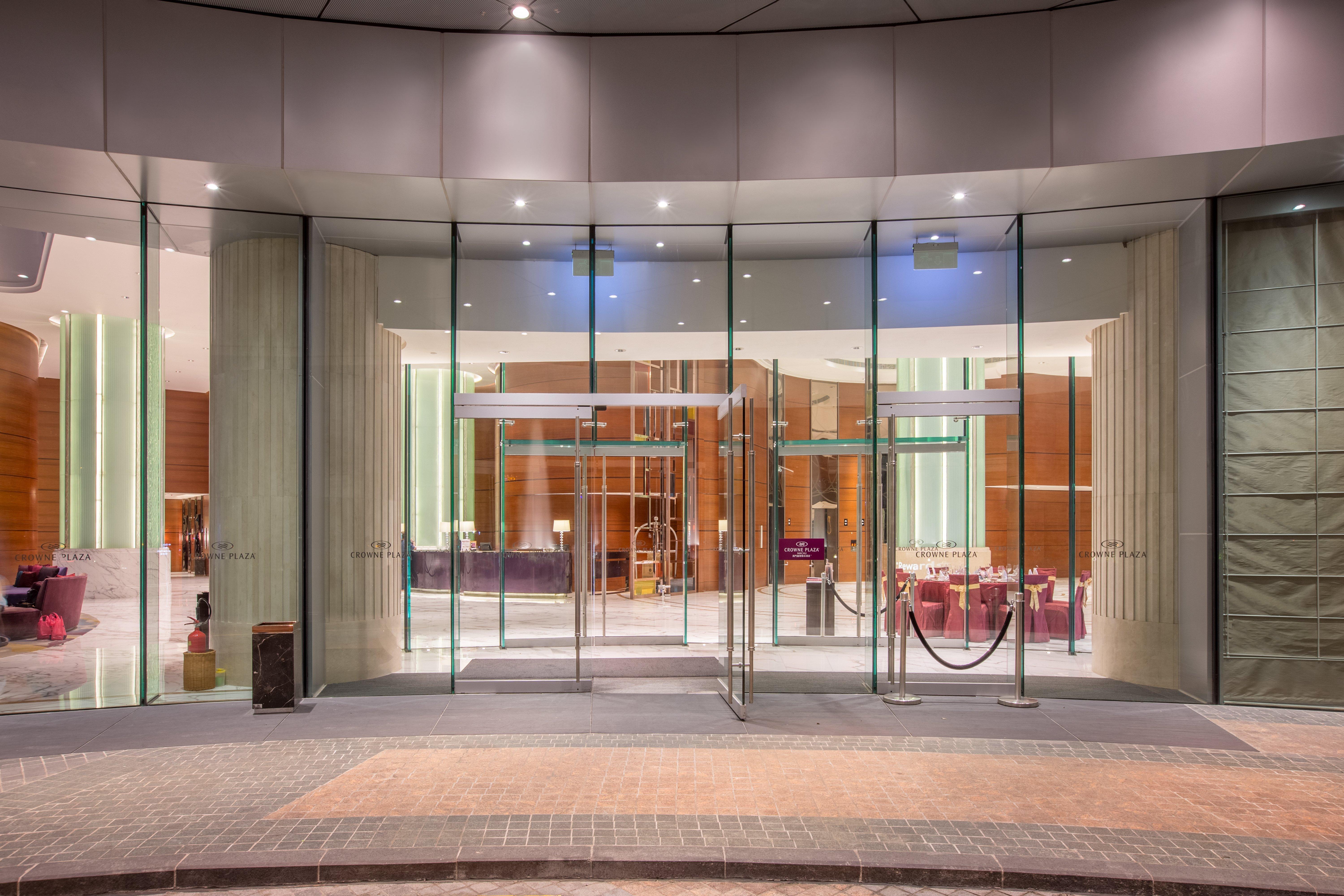 Crowne Plaza Macau By Ihg Hotel Ngoại thất bức ảnh Entrance to the hotel
