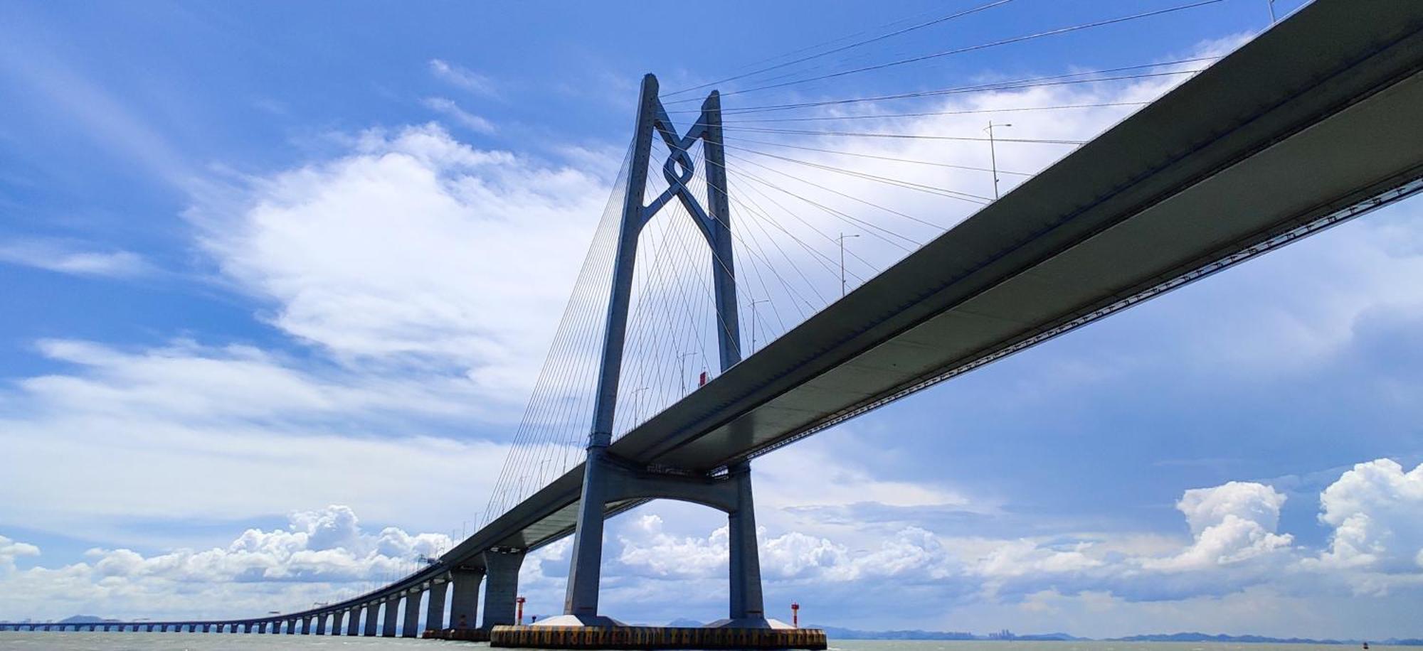 Crowne Plaza Macau By Ihg Hotel Ngoại thất bức ảnh The Yangzhou Yangtze Bridge