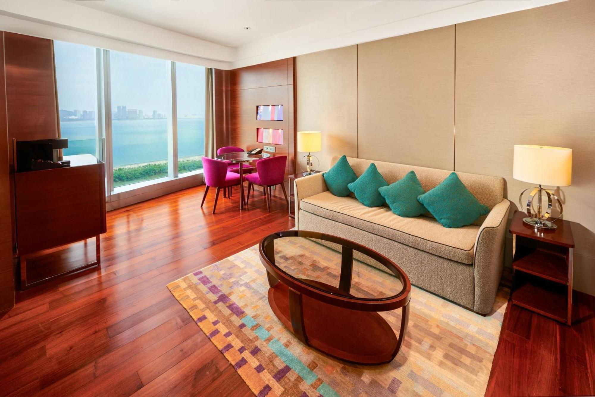 Crowne Plaza Macau By Ihg Hotel Ngoại thất bức ảnh A suite at the hotel